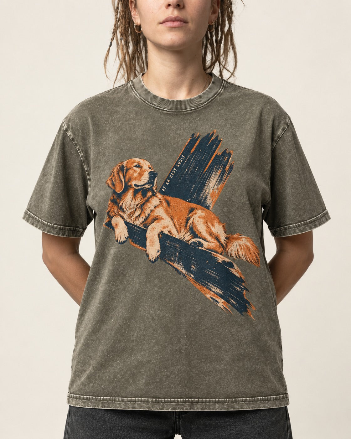 Golden Retriever At an Easy Angle Brushstroke Lounge Graphic Washed Tee in Army Green, worn by a model, front view