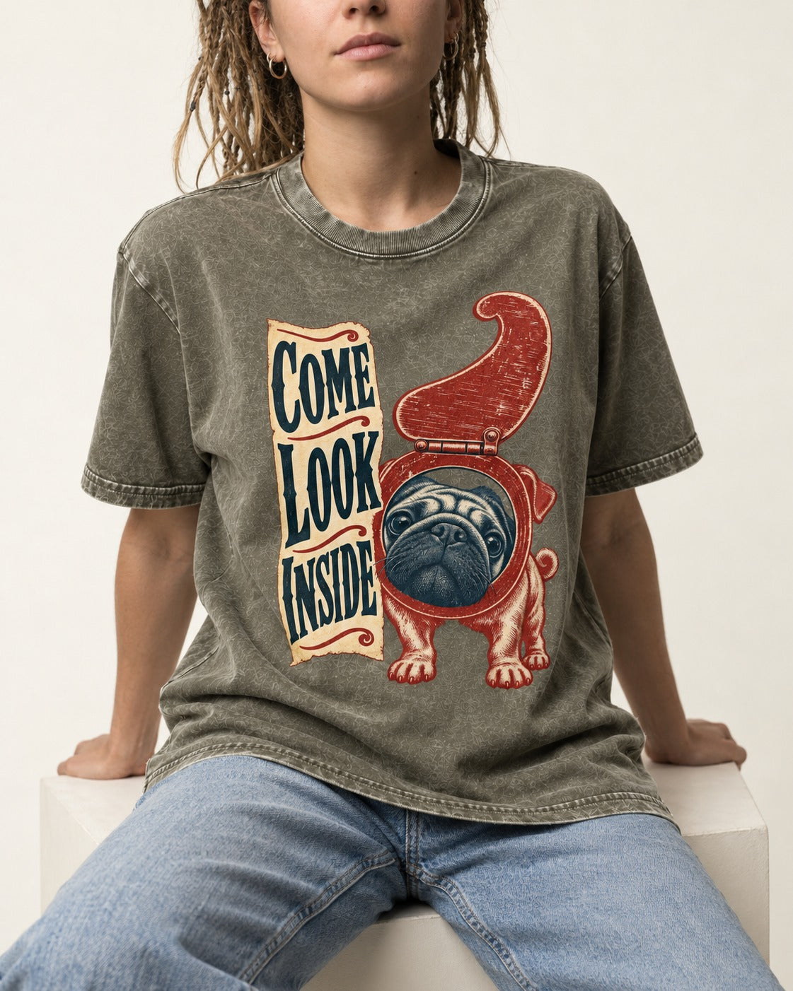 Pug Come Look Inside Toilet Seat Graphic Washed Tee in Army Green, worn by a seated model