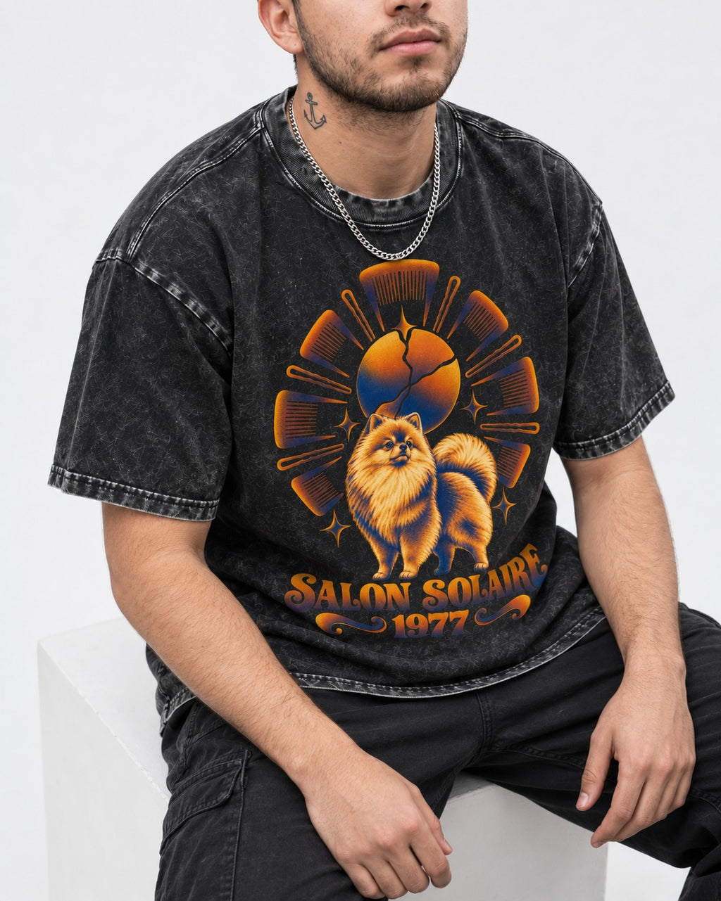 Pomeranian Salon Solaire 1977 Hairbrush Halo Graphic Washed Tee in Black, worn by a seated model