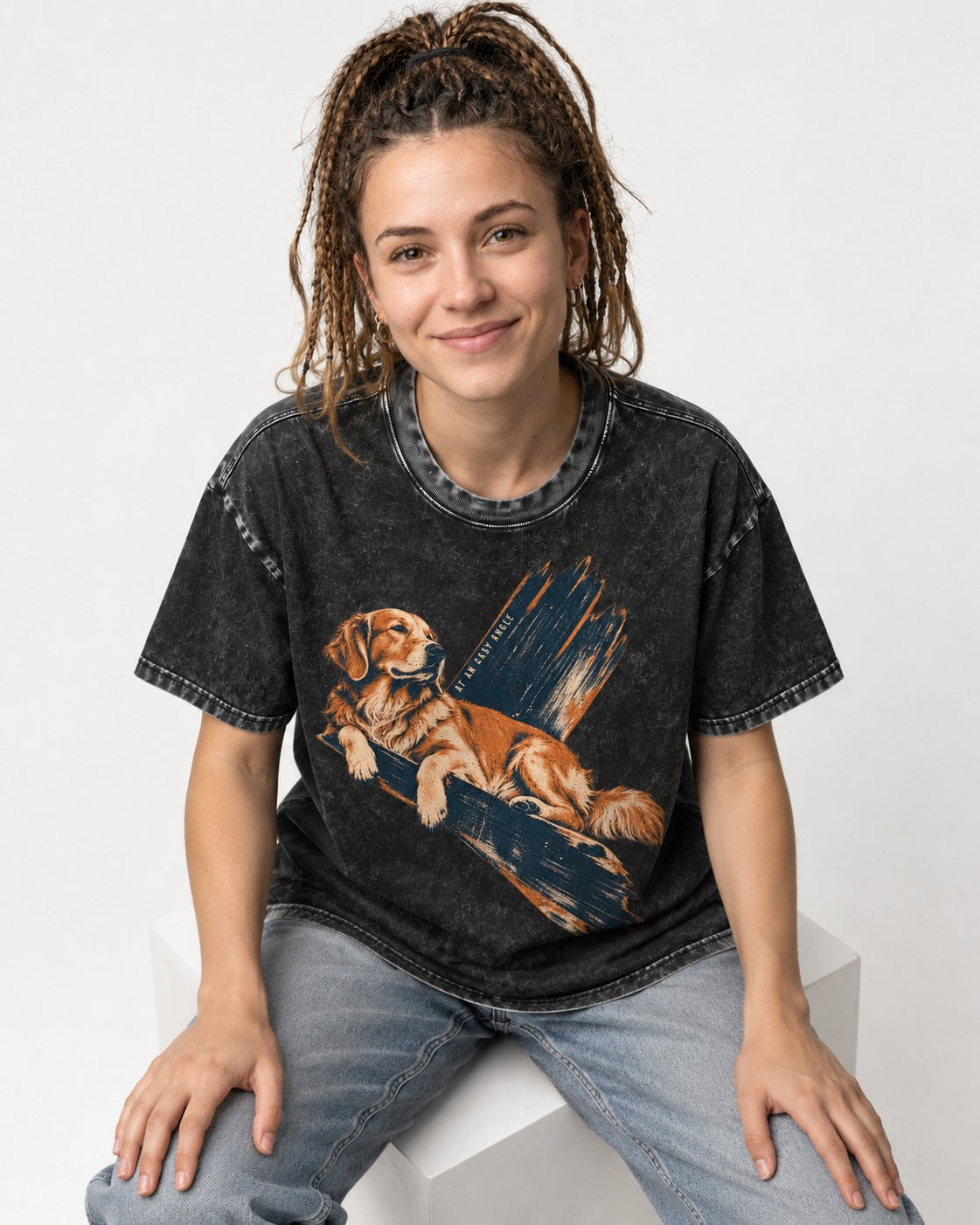 Golden Retriever At an Easy Angle Brushstroke Lounge Graphic Washed Tee in Black, worn by a seated model