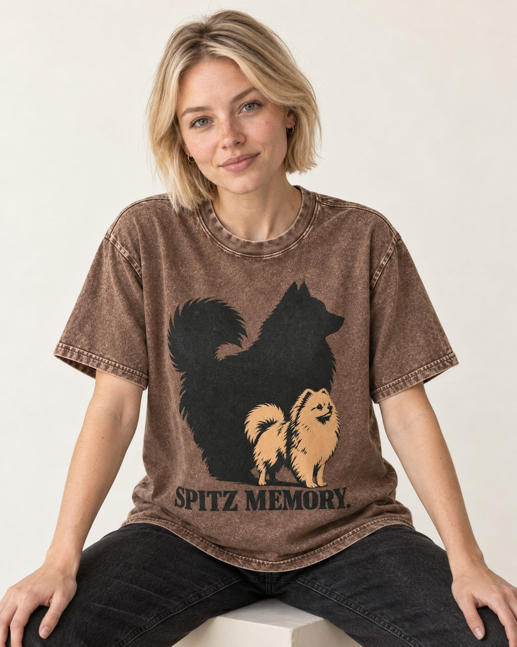Pomeranian Spitz Memory Washed Tee in Coffee, worn by a seated model